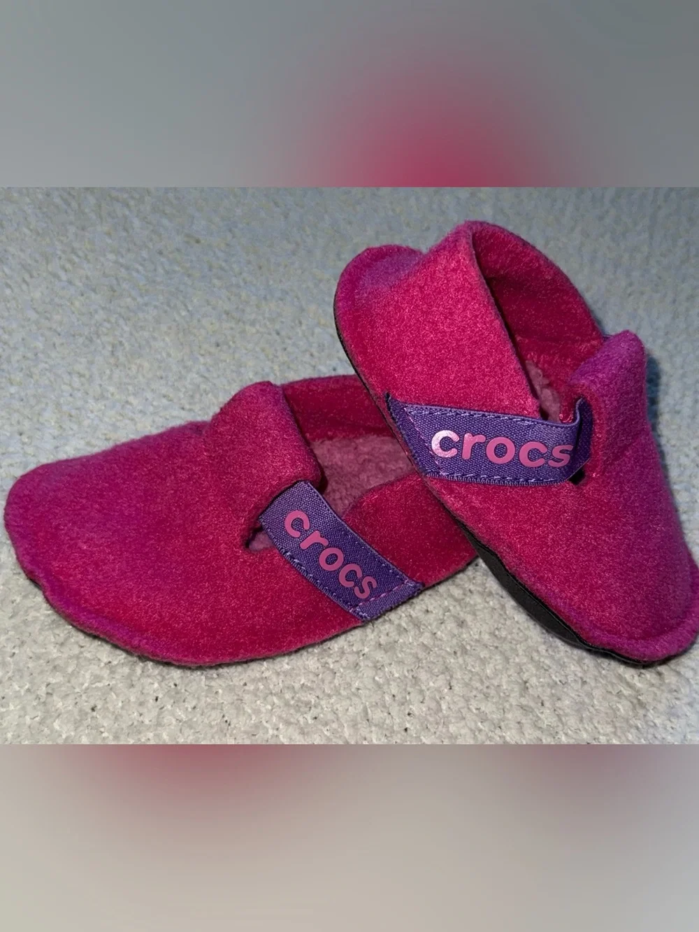 Crocs Kids' Plush Slide Sandals in Fuchsia 6C